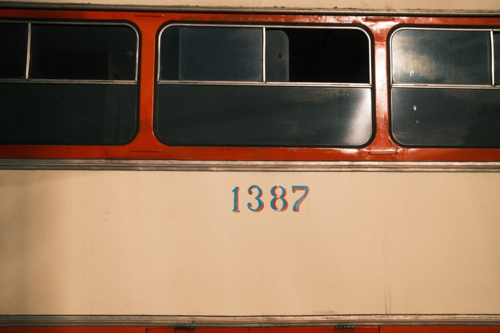1387